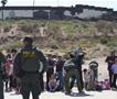 Бајден ќе воведе построги правила за добивање азил на границата со Мексико