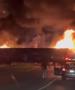 Воз во пламен помиона низ мало гратче во Канада, пожарникарите едвај го изгаснаа (ВИДЕО)