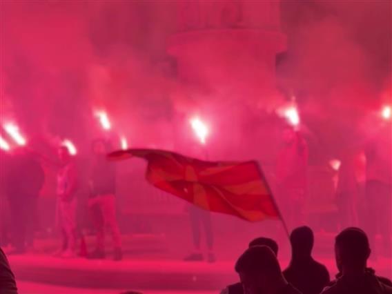 Членовите и симпатизерите на ВМРО-ДПМНЕ славеа до доцна во ноќта 